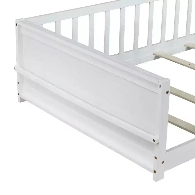 Bellemave Letto a Piattaforma Matrimoniale con Scaffale Integrato, Spondine e Robusta Struttura in Legno, Design Salvaspazio per la Camera dei Bambini