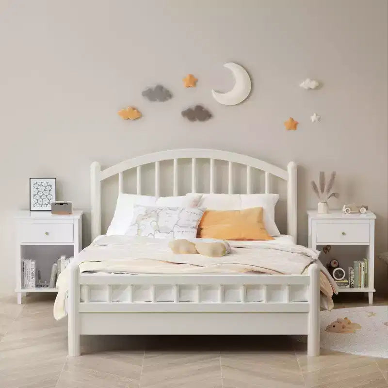 Comodino in Legno Bianco con un Cassetto e Ripiano, Maniglia Dorata, Struttura in MDF per Bambini e Adulti, Altezza 68 cm