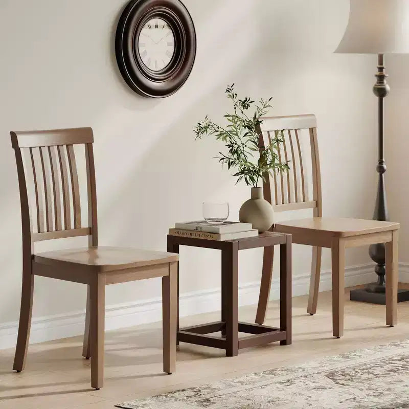 Sedia da pranzo in legno massello Ora Maison Sedia laterale moderna stile coloniale con schienale a doghe e seduta sagomata, Set di 2