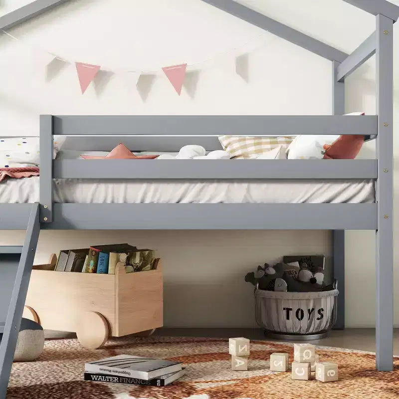 Letto a soppalco basso Bellemave Twin House con scivolo e scala, struttura letto a soppalco in pino con ringhiere di sicurezza per bambini