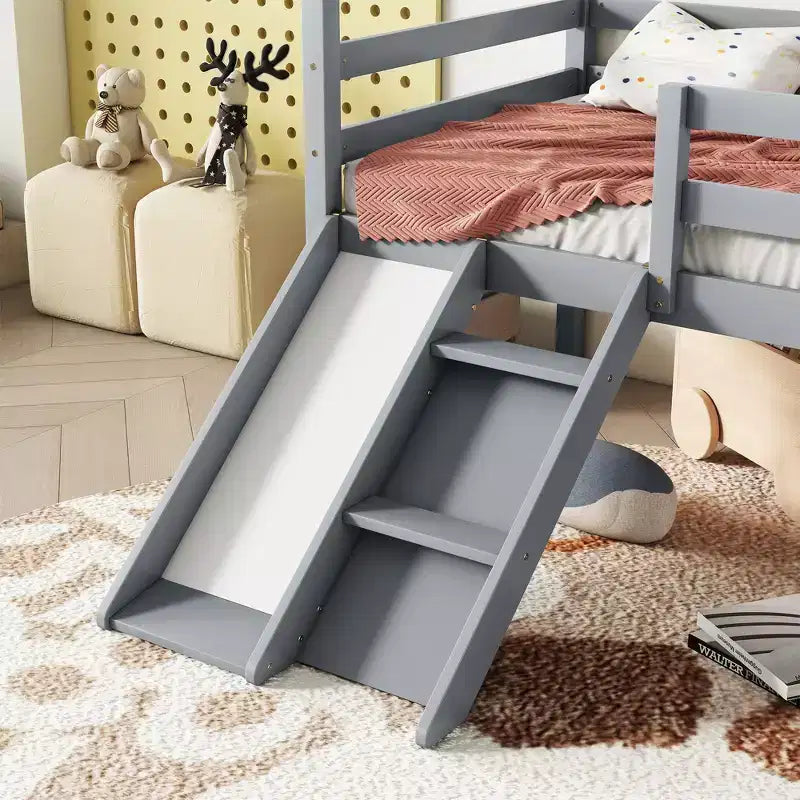 Letto a soppalco basso Bellemave Twin House con scivolo e scala, struttura letto a soppalco in pino con ringhiere di sicurezza per bambini