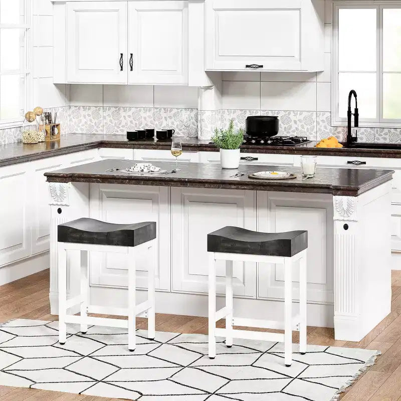 Set di 2 sgabelli da bar da banco con altezza 63,5 cm Sgabelli da cucina con sedile a sella e struttura in metallo bianco