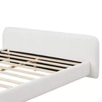 Letto Imbottito in Bouclé Bianco con Morbido Profilo Curvo, Supporto in Legno Resistente e Facile Montaggio per Camere da Letto Moderne e Accoglienti, King