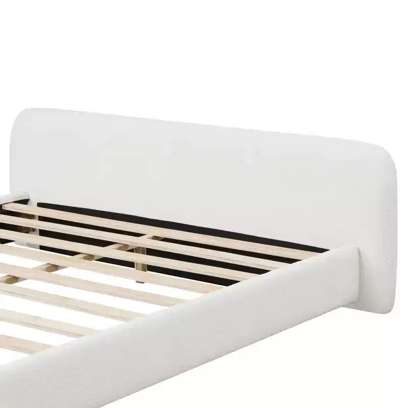 Letto Imbottito in Bouclé Bianco con Morbido Profilo Curvo, Supporto in Legno Resistente e Facile Montaggio per Camere da Letto Moderne e Accoglienti, King