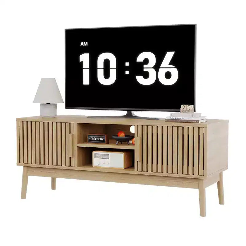 Mobile porta TV moderno stile Boho per televisori da 50 pollici, mobile TV con ante scanalate, console multimediale da salotto con vani a giorno e armadietto
