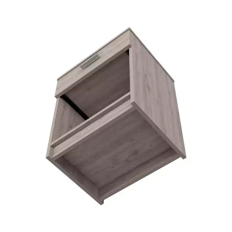 Con un design pulito e moderno, questo comodino 21H, con un cassetto, ripiano inferiore e ripiano superiore, di colore grigio chiaro, offre una soluzione pratica per riporre oggetti ed è robusto.