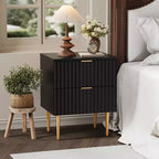 Set di 2 Comodini Moderni Scanalati con Stazione di Ricarica e 2 Cassetti, Tavolino/Comodino con Dettagli in Legno e Oro per Camera da Letto, Soggiorno e Divano