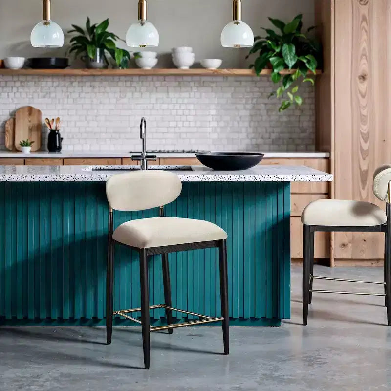 Sgabello da bancone Meridian Furniture Riccio con finitura nera e tessuto performante