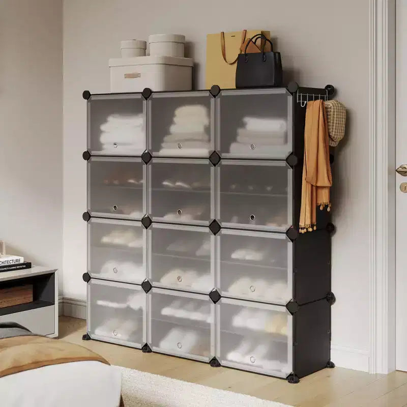 Scarpiera a 8 Ripiani a Tripla Colonna con Ganci, Scaffale Organizzatore di Calzature Extra Large a 24 Scomparti Autoportante per Guardaroba e Ingresso di Famiglia, Nero