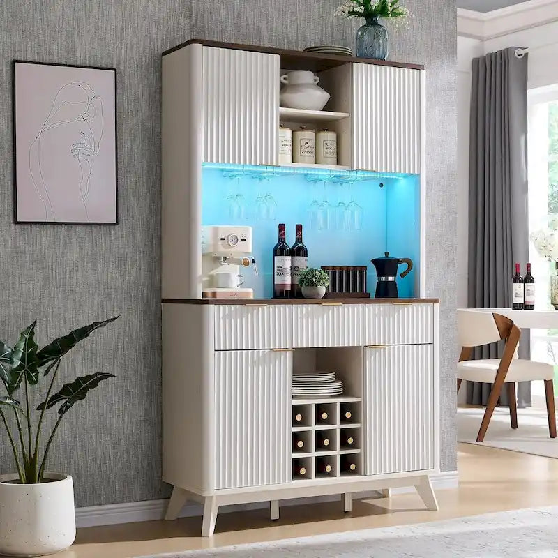 Mobile bar scanalato da 72 pollici con luci LED RGB, portabottiglie e stazione di ricarica – Quercia Naturale / Noce Scuro / Bianco Antico, Singolo