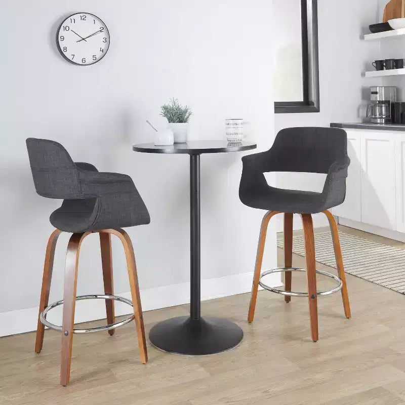 Set di 2 sgabelli da bar vintage Flair, altezza bancone, noce/cromo/carbone - LumiSource: Imbottiti, girevoli, gambe in legno, portata 113 kg