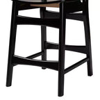 Set di 2 sgabelli da bar Baxton Studio Hesper in legno e rattan altezza bancone Marrone scuro/Marrone chiaro: seduta fissa da 61 cm, struttura in legno di gomma