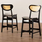 Set di 2 sgabelli da bar Baxton Studio Hesper in legno e rattan altezza bancone Marrone scuro/Marrone chiaro: seduta fissa da 61 cm, struttura in legno di gomma