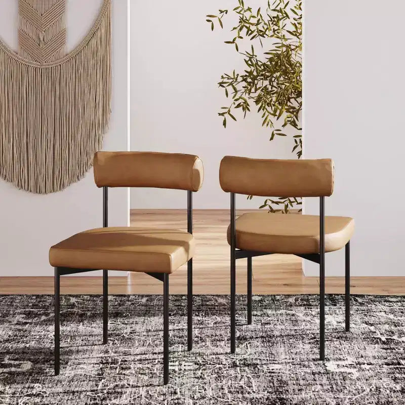 Sedia da pranzo Nathan James Dahlia in metallo moderno: imbottita, design italiano, struttura robusta