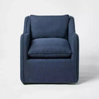 Sedia girevole imbottita con fodera asportabile, blu - Threshold™ disegnata con Studio McGee