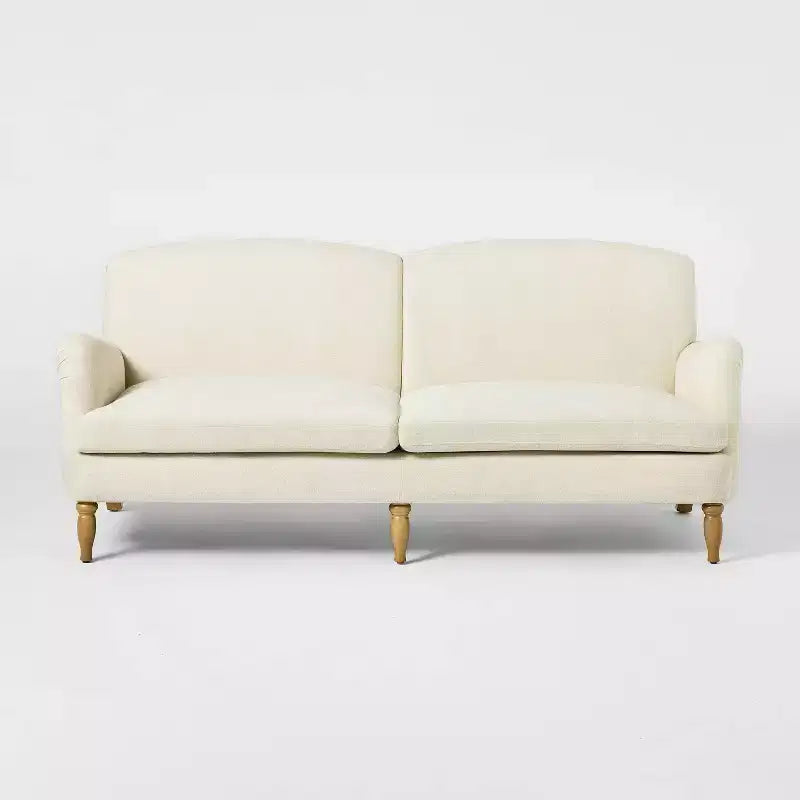 Divano imbottito Kauri naturale - Threshold™ disegnato con Studio McGee