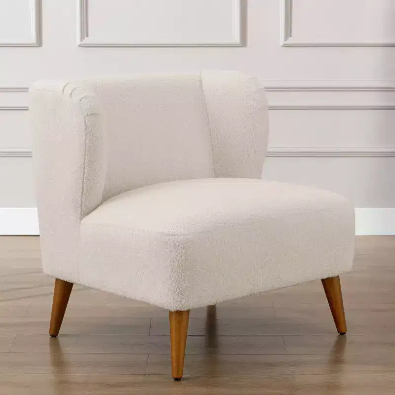 Comfort Pointe Poltrona accento Vesper Bouclé bianco latte: senza braccioli, a pozzetto, gambe in legno, cuscino in schiuma