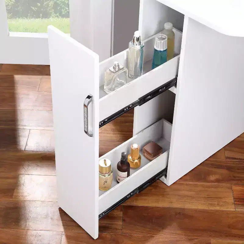 HOMES: Inside + Out Tavolo da Trucco Angolare Fireheart con Specchio e Luci Glamour Bianche