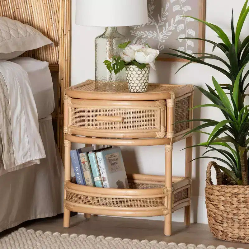 bali & pari Divitia Comodino in Rattan Naturale con 1 Cassetto Naturale: 55,1 cm Altezza, Nessun Montaggio, Struttura in MDF