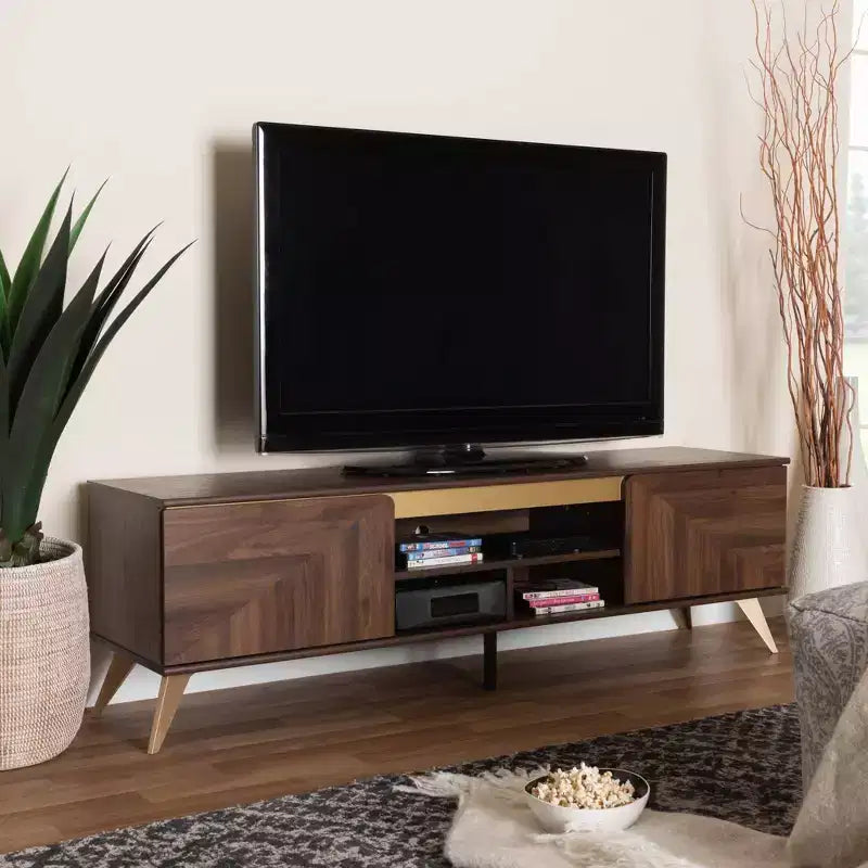 Mobile TV in Legno Graceland a 2 Ante per TV Fino a 58" Noce/Oro - Baxton Studio: Consolle Multimediale con Ripiani Aperti
