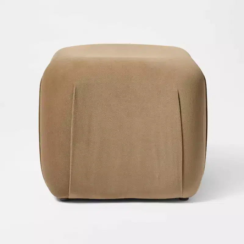 Pouf quadrato in velluto color cuoio - Threshold™ ideato con Studio McGee