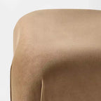 Pouf quadrato in velluto color cuoio - Threshold™ ideato con Studio McGee