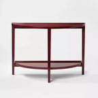 Tavolino da Consolle con Finitura Laccata Rosso Scuro - Threshold™ ideato con Studio McGee
