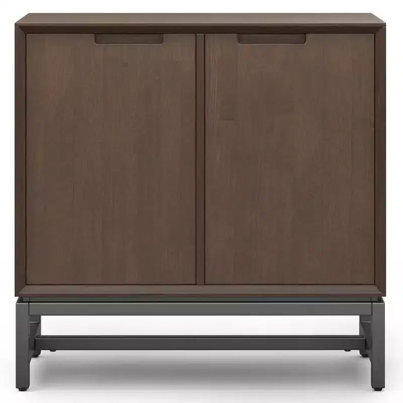 Mobile Basso Contenitore WyndenHall Devlin Noce Marrone: Moderno in Legno di Gomma Laccato, 2 Ripiani Regolabili