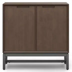 Mobile Basso Contenitore WyndenHall Devlin Noce Marrone: Moderno in Legno di Gomma Laccato, 2 Ripiani Regolabili