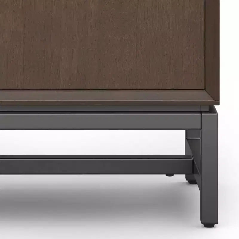Mobile Basso Contenitore WyndenHall Devlin Noce Marrone: Moderno in Legno di Gomma Laccato, 2 Ripiani Regolabili