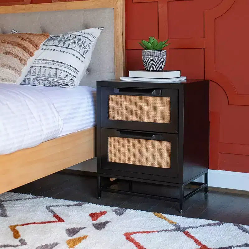 Powell Gordon Tavolino d'appoggio in Legno Massello e Rattan con Gambe in Metallo Nero a 2 Cassetti Nero: Legno di Mango, Contenitore, Design Moderno