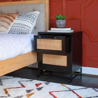 Powell Gordon Tavolino d'appoggio in Legno Massello e Rattan con Gambe in Metallo Nero a 2 Cassetti Nero: Legno di Mango, Contenitore, Design Moderno
