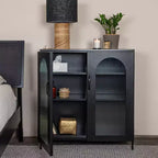Storied Home Solstice Mobiletto decorativo alto 102 cm nero: vetro striato, struttura in metallo, 2 ripiani