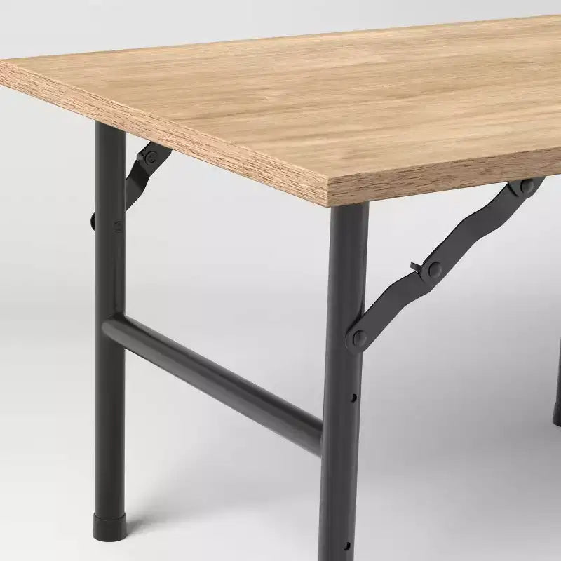 Tavolo pieghevole per dormitorio con altezza regolabile marrone - Room Essentials