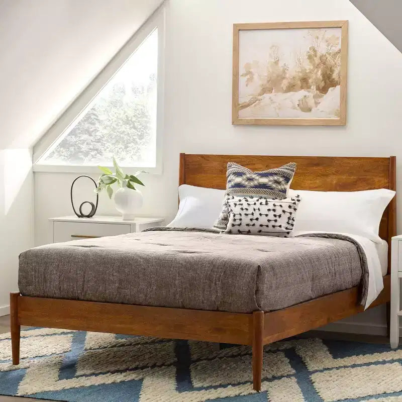 Letto a piattaforma Queen Sierra in legno castagno - New Heights: Mango massiccio, moderno di metà secolo, nessuna rete a molle richiesta