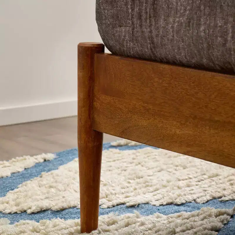 Letto a piattaforma Queen Sierra in legno castagno - New Heights: Mango massiccio, moderno di metà secolo, nessuna rete a molle richiesta