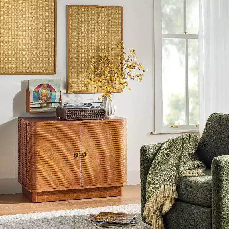 Mobile contenitore decorativo scanalato Mid-Century – Hearth & Hand™ con Magnolia