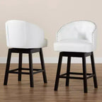 Set 2 sgabelli da bancone girevoli Theron in similpelle e legno - Baxton Studio