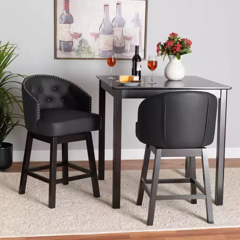Set 2 sgabelli da bancone girevoli Theron in similpelle e legno - Baxton Studio