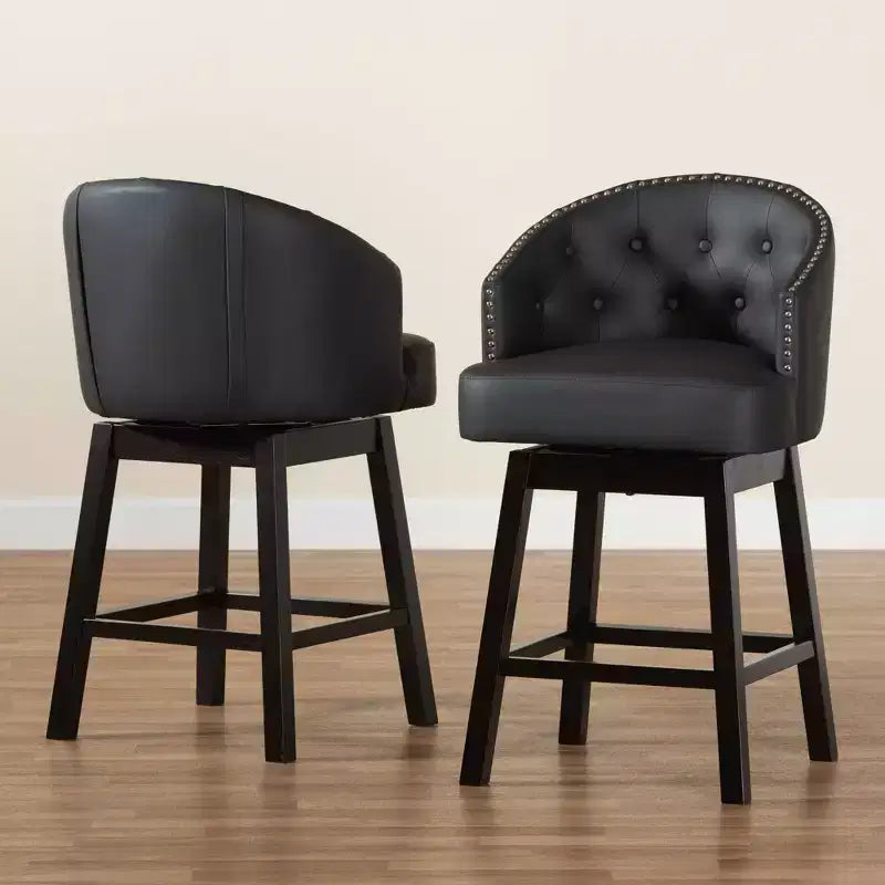 Set 2 sgabelli da bancone girevoli Theron in similpelle e legno - Baxton Studio