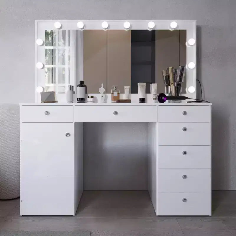 Leila Lighted Makeup Vanity - Boahaus