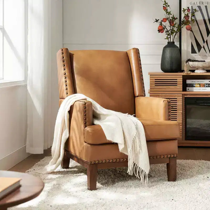 Poltrona Pedro in vera pelle con struttura in legno massello e cuscino seduta sfoderabile|ART OF LIVING DESIGNS