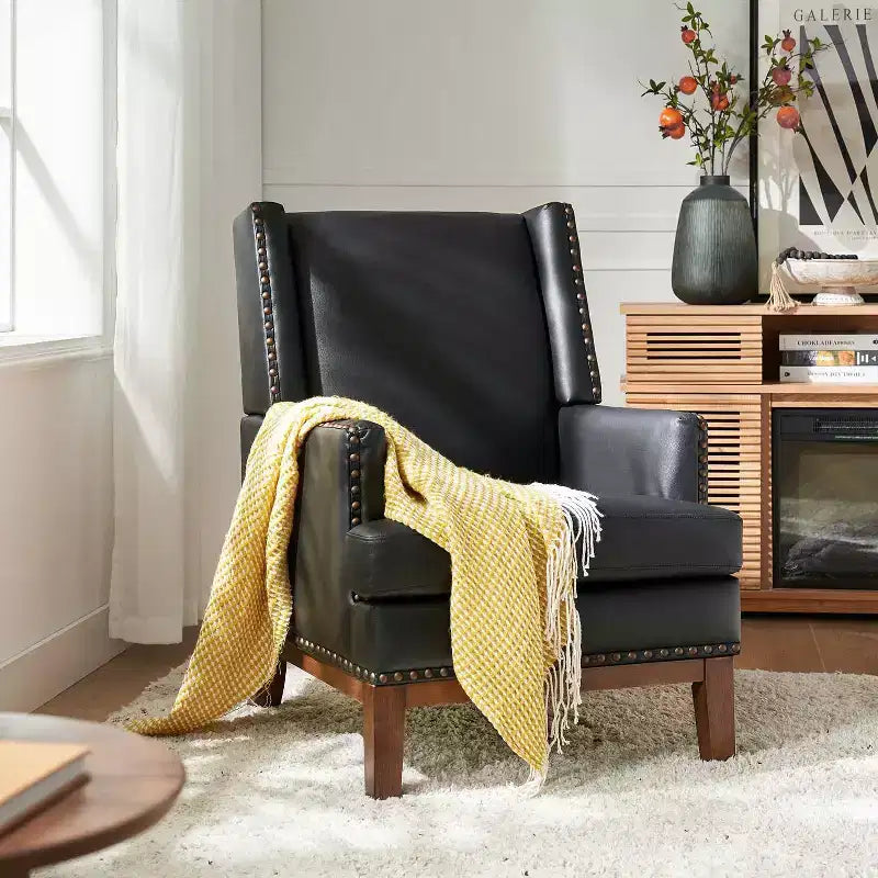 Poltrona Pedro in vera pelle con struttura in legno massello e cuscino seduta sfoderabile|ART OF LIVING DESIGNS