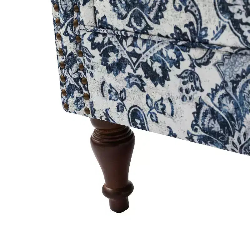 Poltrona Theodor con gambe a fuso per salotto e camera da letto | ART OF LIVING DESIGNS