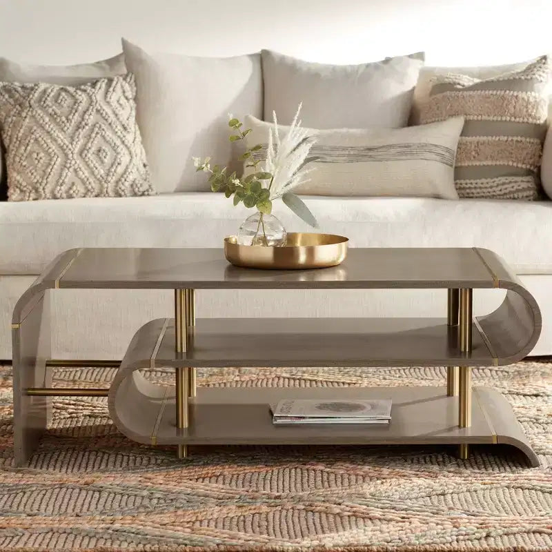 55 Downing Street Tavolini da Caffè Rettangolari Industriali Moderni Lucie 48 x 24 con 2 Ripiani Curvi in Ottone Grigio per Salotto Camera da Letto