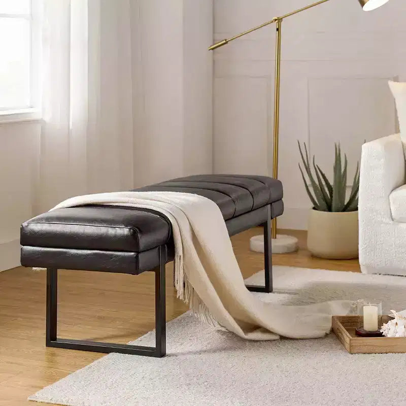 Fritz Panca Imbottita 52,5 W con Design Moderno a Canali Trapuntati e Gambe in Metallo|ART OF LIVING DESIGNS