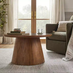 Tavolino rotondo con piedistallo in legno - Hearth & Hand with Magnolia