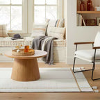 Tavolino rotondo con piedistallo in legno - Hearth & Hand with Magnolia