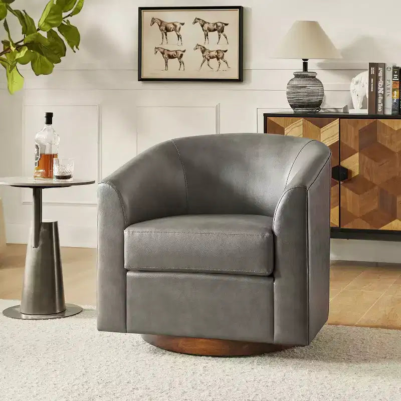 Poltrona a botte moderna girevole Jessie, 77,5 cm, in ecopelle con base in legno massello|ART OF LIVING DESIGNS