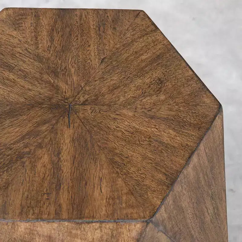 Tavolino d'appoggio geometrico Uttermost Volker, 45,72 cm, in legno lucido color miele